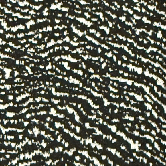 Lululemon Black and White Patterned Leggings size 2 - Picture 5 of 6